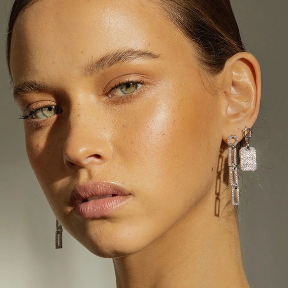 LUV AJ Mini Chain Link Studs - Picture 5 of 8